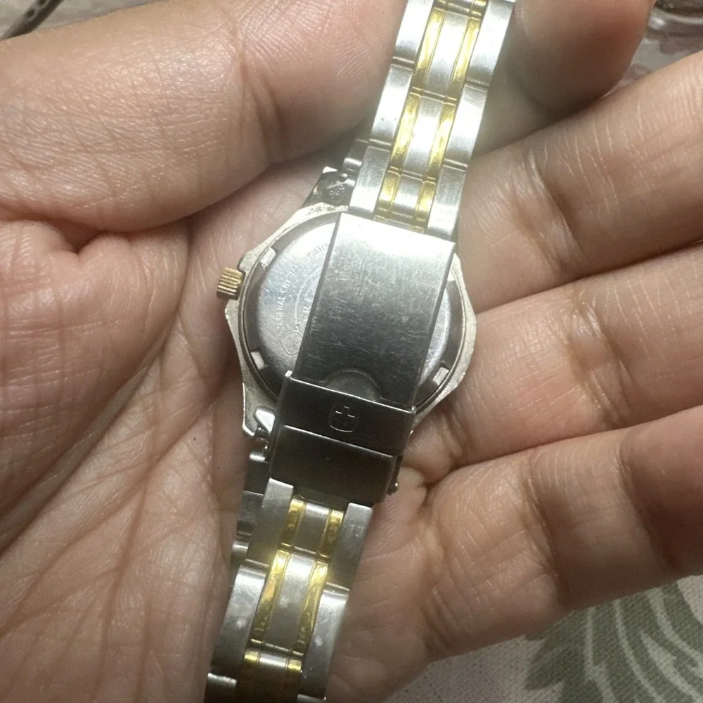 Working Vtg Wenger Swiss Watch Date SAK Design LADIES WATCH 30mm Two tone 7.5